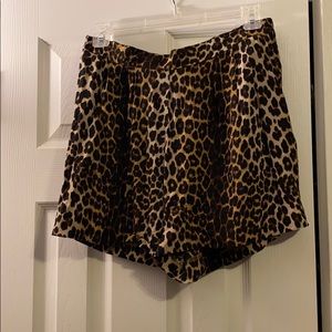 Leopard print elastic waist shorts